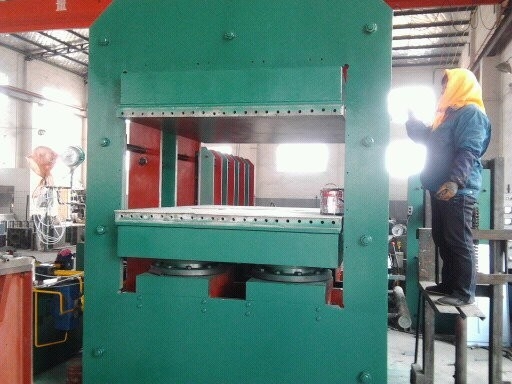 PLC কন্ট্রোল সিস্টেম সহ স্বয়ংক্রিয় রাবার ভলকানাইজিং প্রেস মেশিন